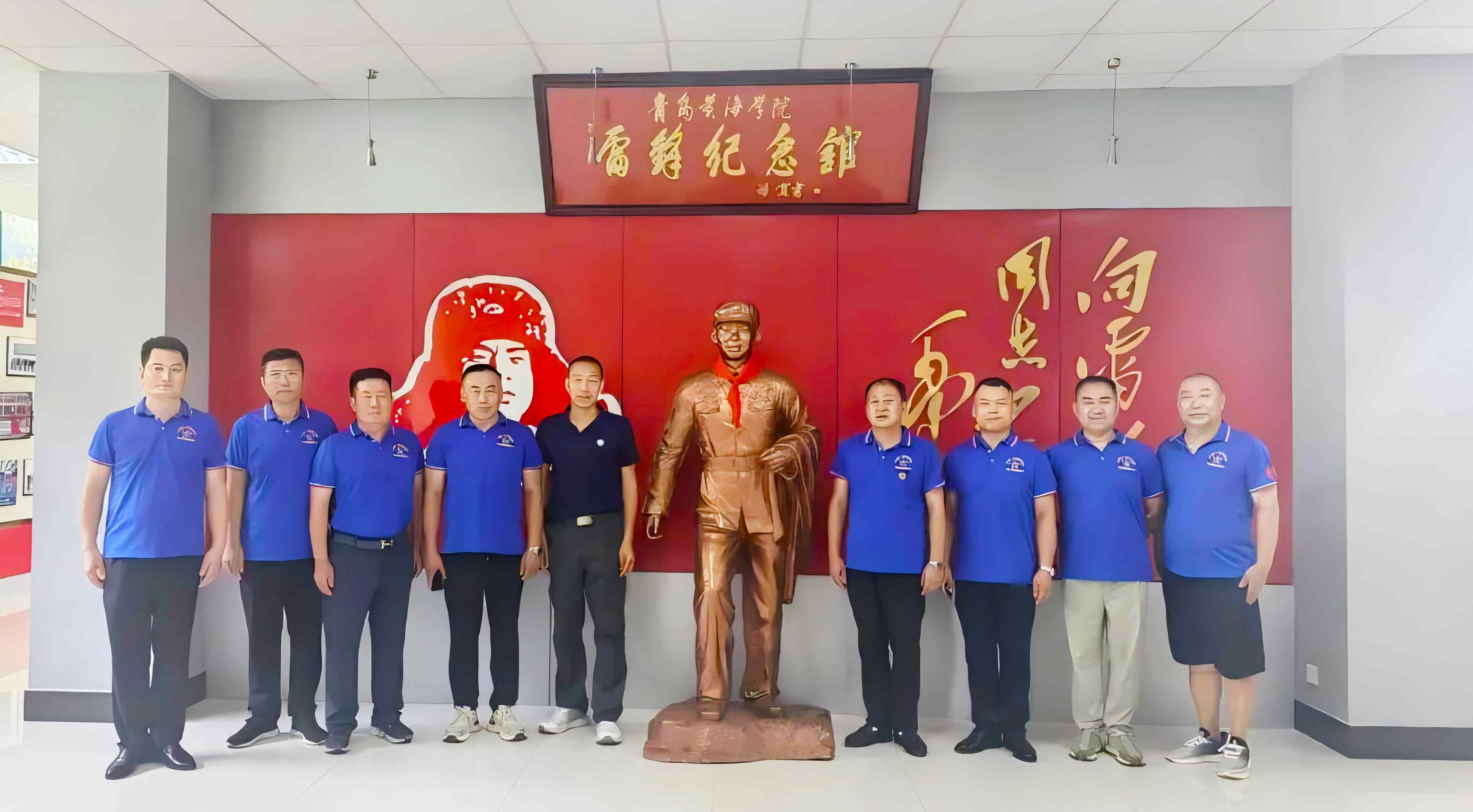 【雷锋杂志】建军节，Beat365官方网站雷锋馆迎来一群特殊的“客人”