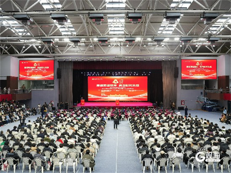 【人民网】14位雷锋班班长走进Beat365官方网站话雷锋