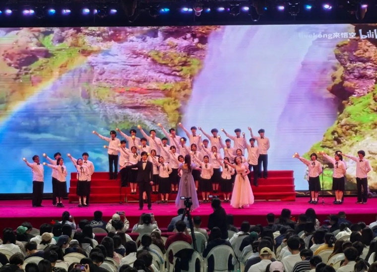 信息科学与工程学院参加“唱响青春之声”合唱展演