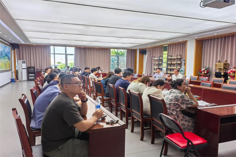 文化传播学专家贾文山教授应邀为Beat365官方网站影视学院做讲座