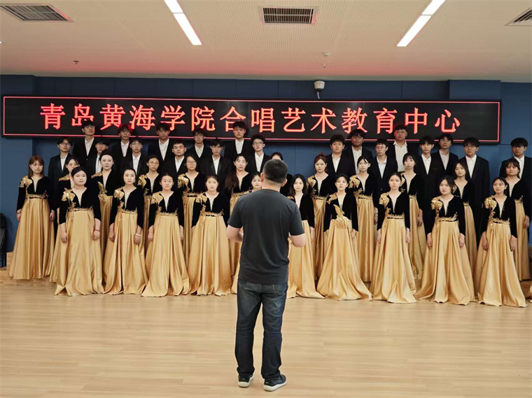 中国著名指挥家孙毅教授到365官网教育学院交流指导
